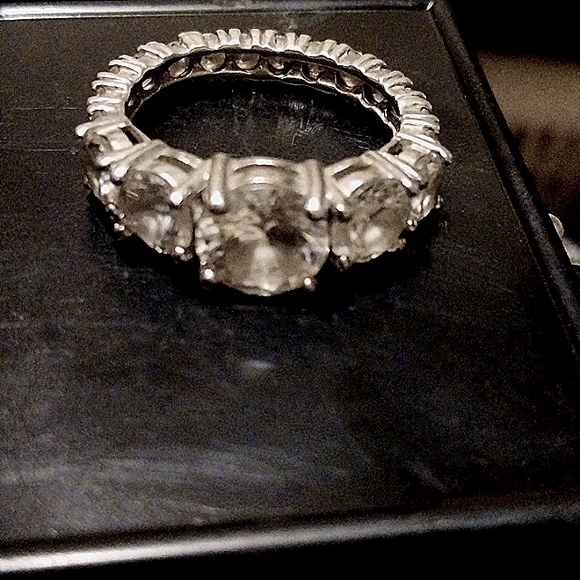 Round Prong Set Cubic Zirconia Solitaire Eternity Band, size 8, white gold - Picture 3 of 4